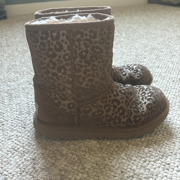 Girls Cheetah Uggs - Picture 3 of 5